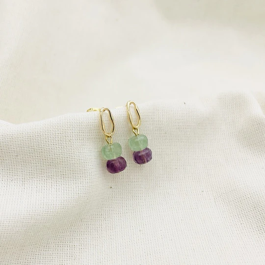 Aros ovalados dorados con piedra Fluorita