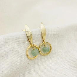 Aros dorados con piedras Fluorita