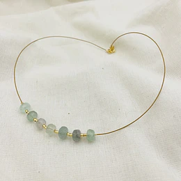 Collar dorado con piedras Fluorita verdes