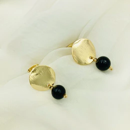 Aros dorados con piedra Obsidiana
