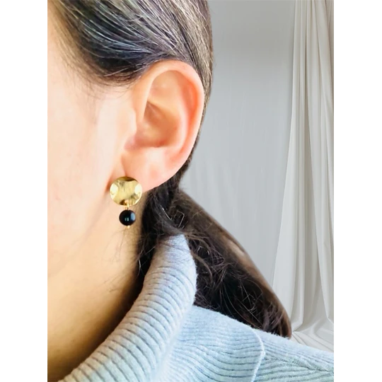 Aros dorados con piedra Obsidiana