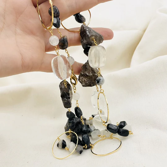 Collar largo dorado con piedras naturales