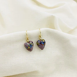 Aros corazón de vidrio morado