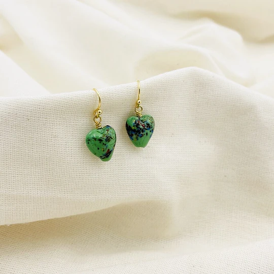 Aros corazón de vidrio verde