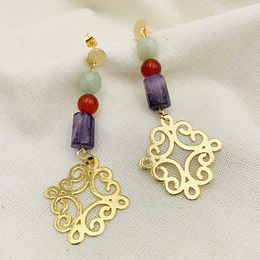 Aros figura ¨reina¨ dorados con mix piedras