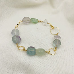 Pulsera piedras Fluorita y argollas doradas