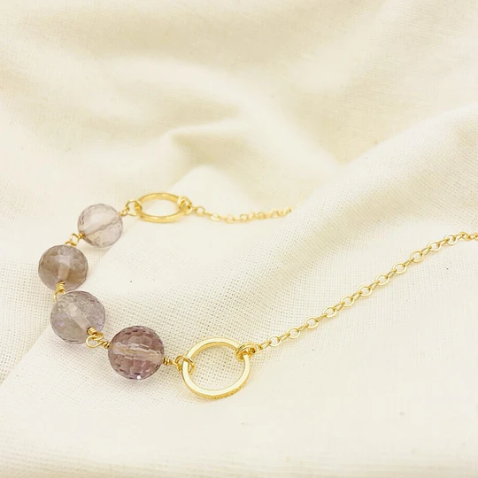 Collar dorado con cuarzos Amatista