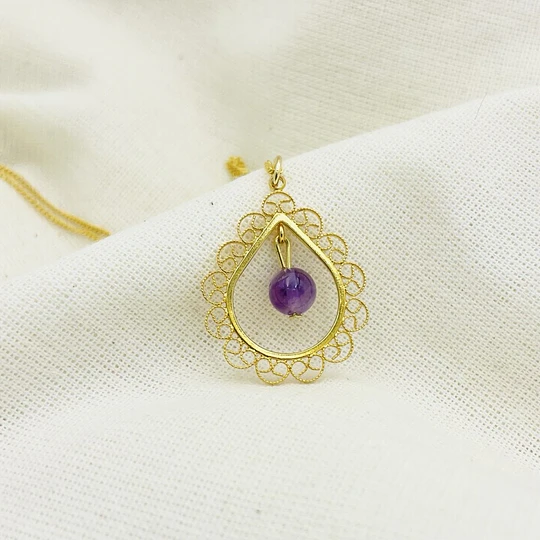 Collar dorado gota filigrana con Amatista