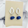 Aros hojas de plata con piedra Lapislazuli
