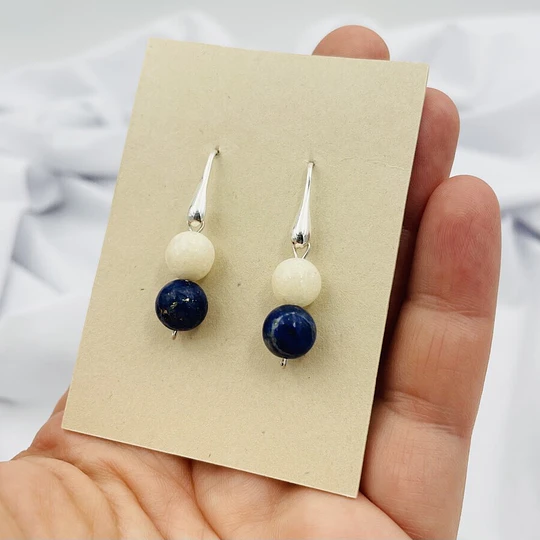 Aros de plata y piedras naturales