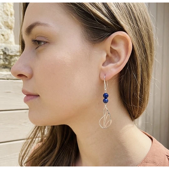 Aros largos con hojas de plata y piedra Lapislázuli