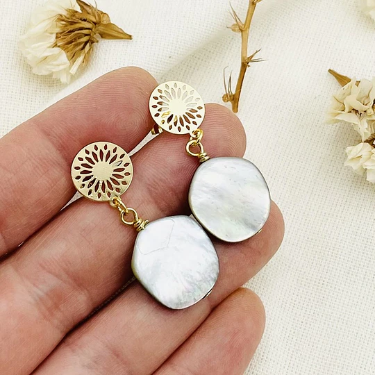 Aros mandala dorada con Nácar
