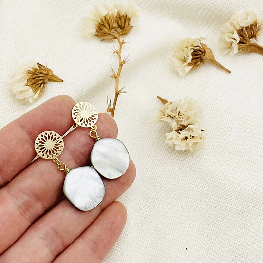 Aros mandala dorada con Nácar