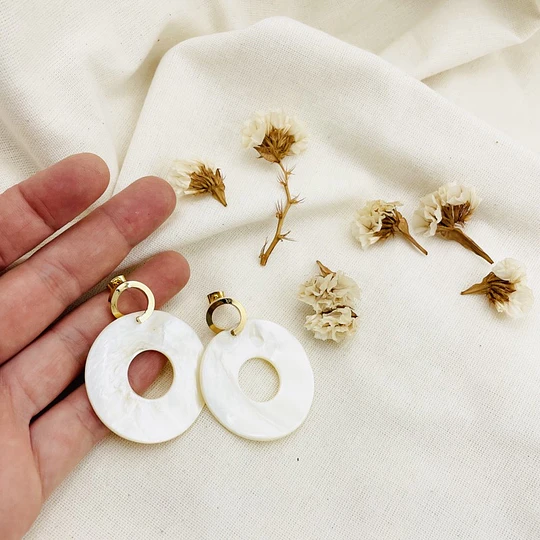 Aros dorados con rueda de Nácar grande