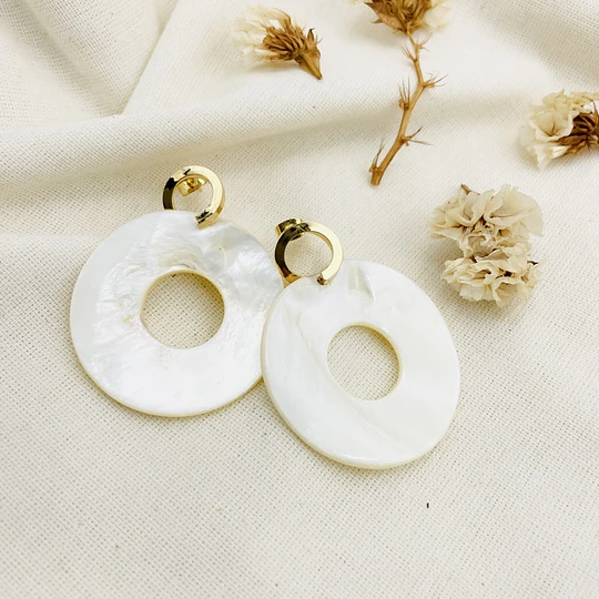 Aros dorados con rueda de Nácar grande