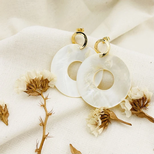 Aros dorados con rueda de Nácar grande