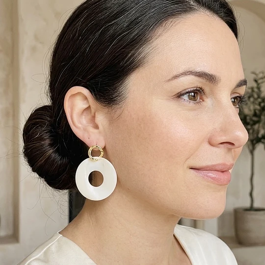 Aros dorados con rueda de Nácar grande