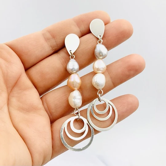 Aros largos de plata y perlas