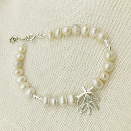 Pulsera de plata con perlas naturales
