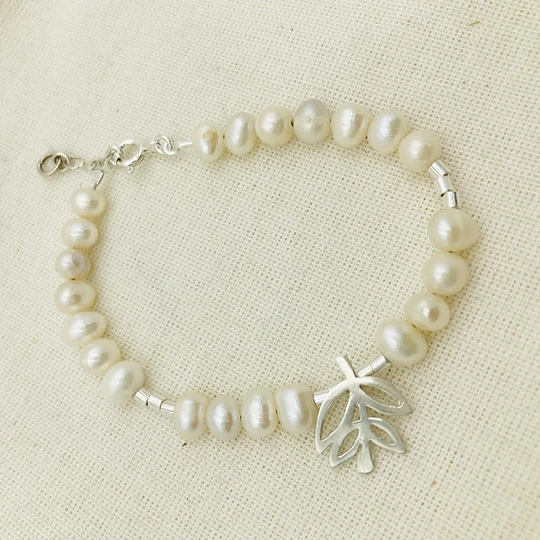Pulsera de plata con perlas naturales