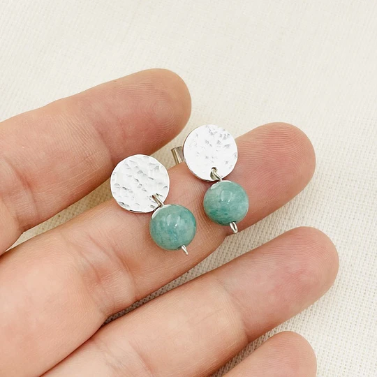 Aros de plata martillada y piedra Amazonita