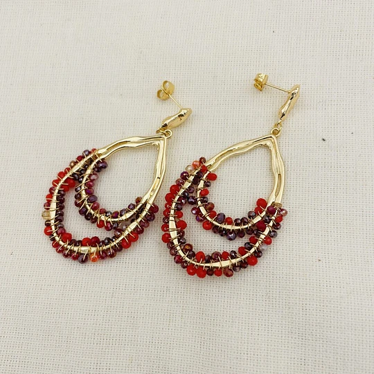 Aros gotas doradas con cristales rojos