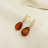 Aros dorados con piedra Agata Cornalina