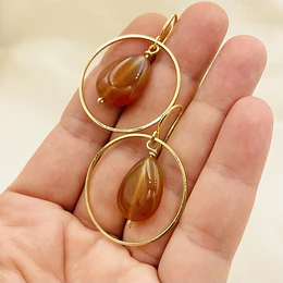 Aros argollas doradas con piedra Agata Cornalina