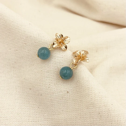 Aros flor dorada mini con piedra Amazonita