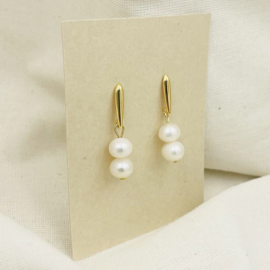 Aros dorados con perlas naturales