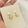 Aros dorados con flor y perla