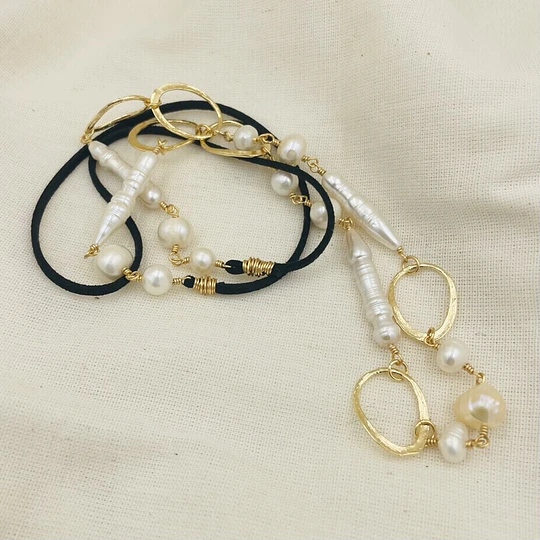 Collar largo perlas y argollas doradas