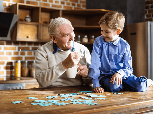 ¿Cuál es el objetivo de los rompecabezas en los niños?