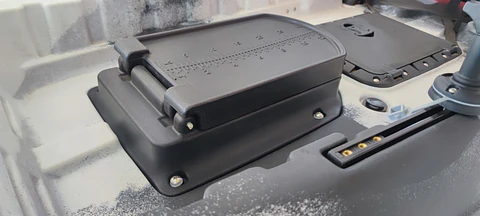 Cajón de almacenamiento para kayak a pedales