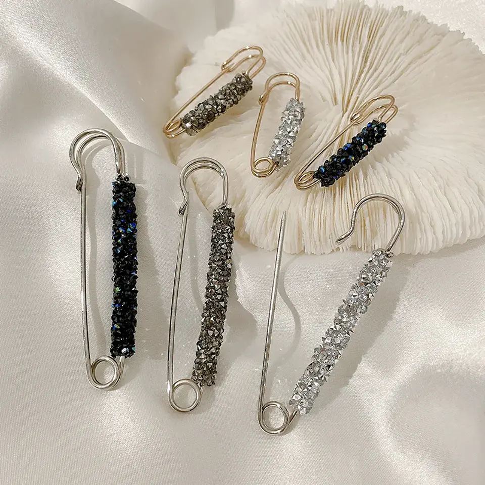 Fashion Crystal Brooches for Women Waist Buckle Fixed Strap Charm Safety Lapel Pins Cardigan Scarf Buckle Badge Accessories 1