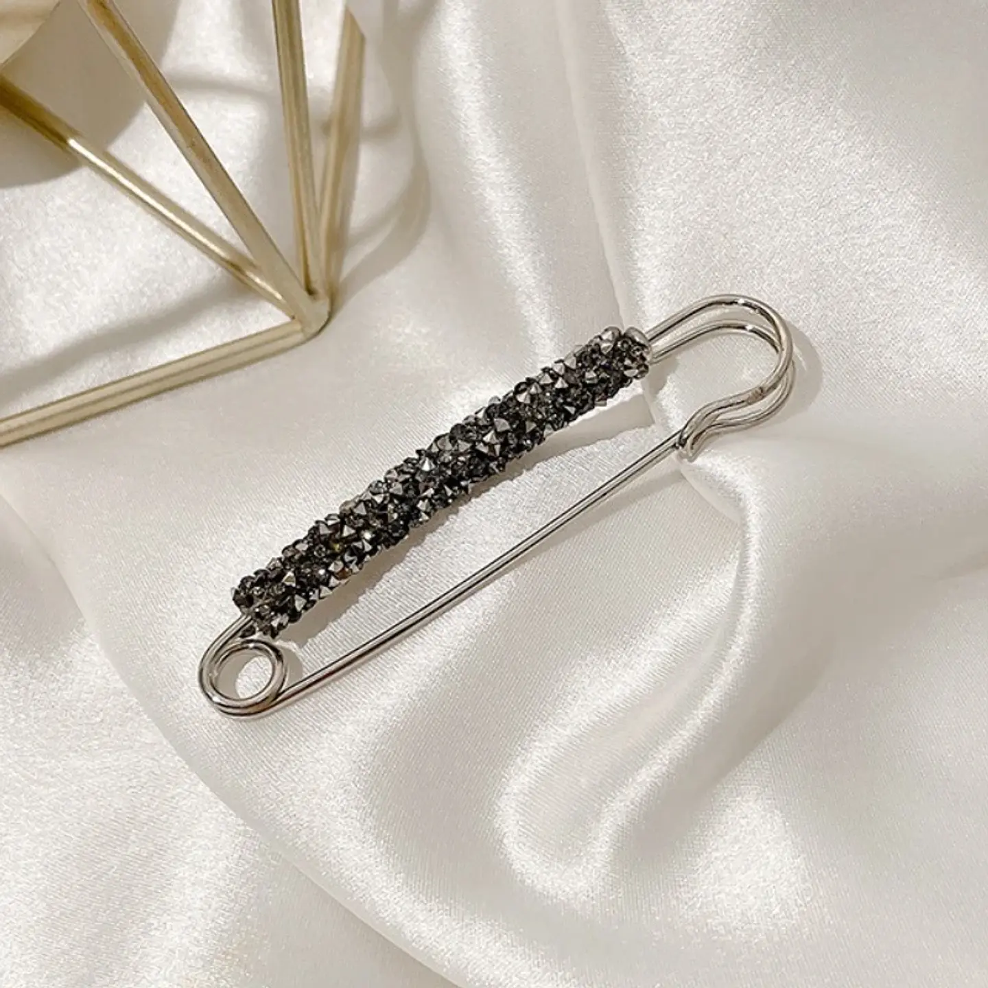 Fashion Crystal Brooches for Women Waist Buckle Fixed Strap Charm Safety Lapel Pins Cardigan Scarf Buckle Badge Accessories 4