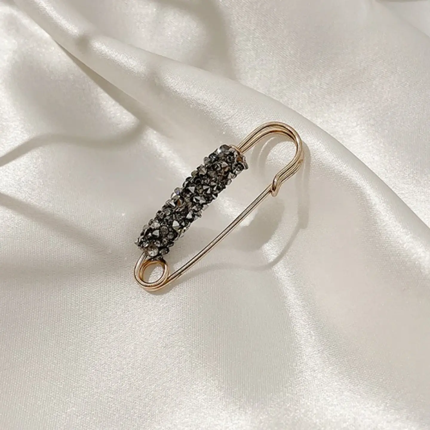 Fashion Crystal Brooches for Women Waist Buckle Fixed Strap Charm Safety Lapel Pins Cardigan Scarf Buckle Badge Accessories 8