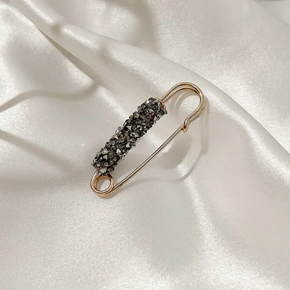 Fashion Crystal Brooches for Women Waist Buckle Fixed Strap Charm Safety Lapel Pins Cardigan Scarf Buckle Badge Accessories 8