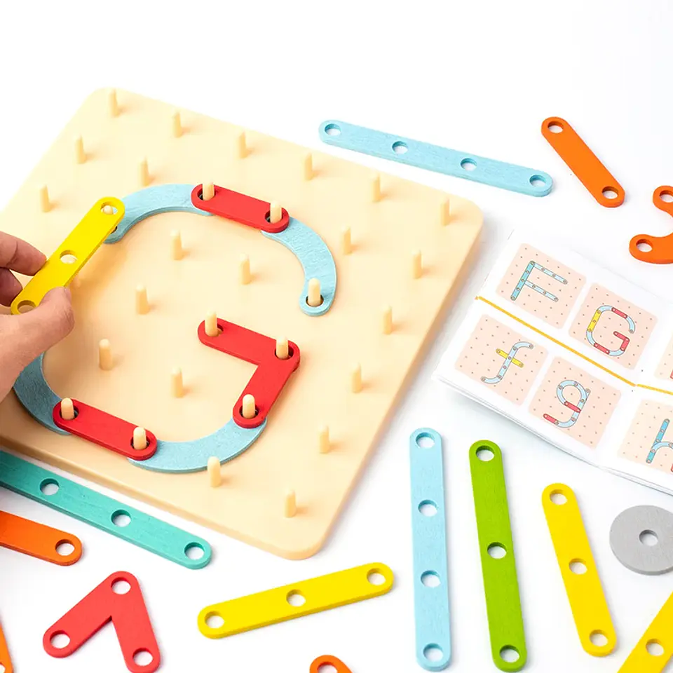 Wooden Geoboard  Montessori Geometric Pegboard Construction Puzzle for Kids 2