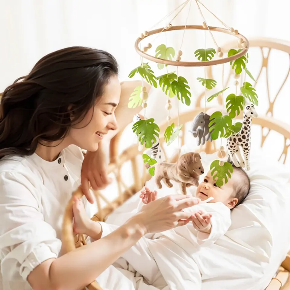 Wooden Baby Crib Mobile Felt Forest Animal Hanging Mobile for Newborns 2