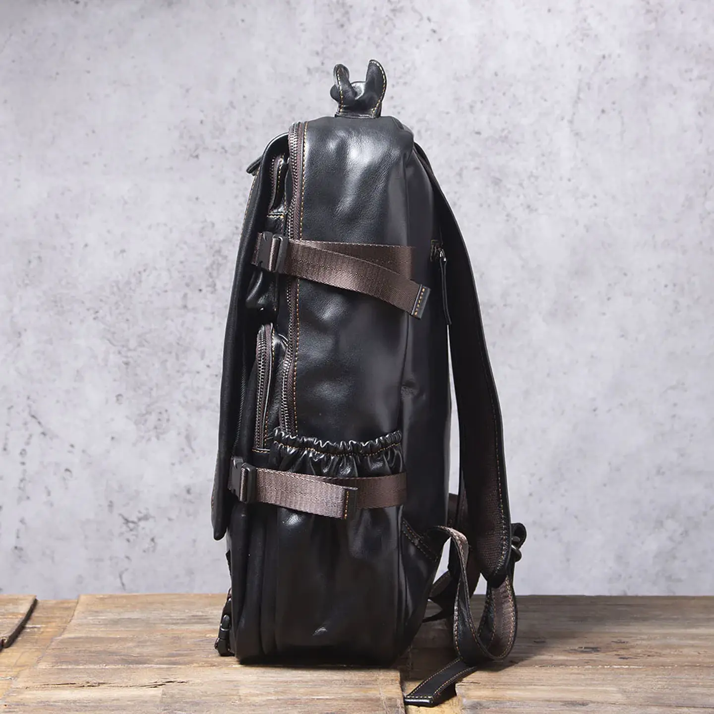 Genuine Leather Men's Backpack – Laptop Compartment 14