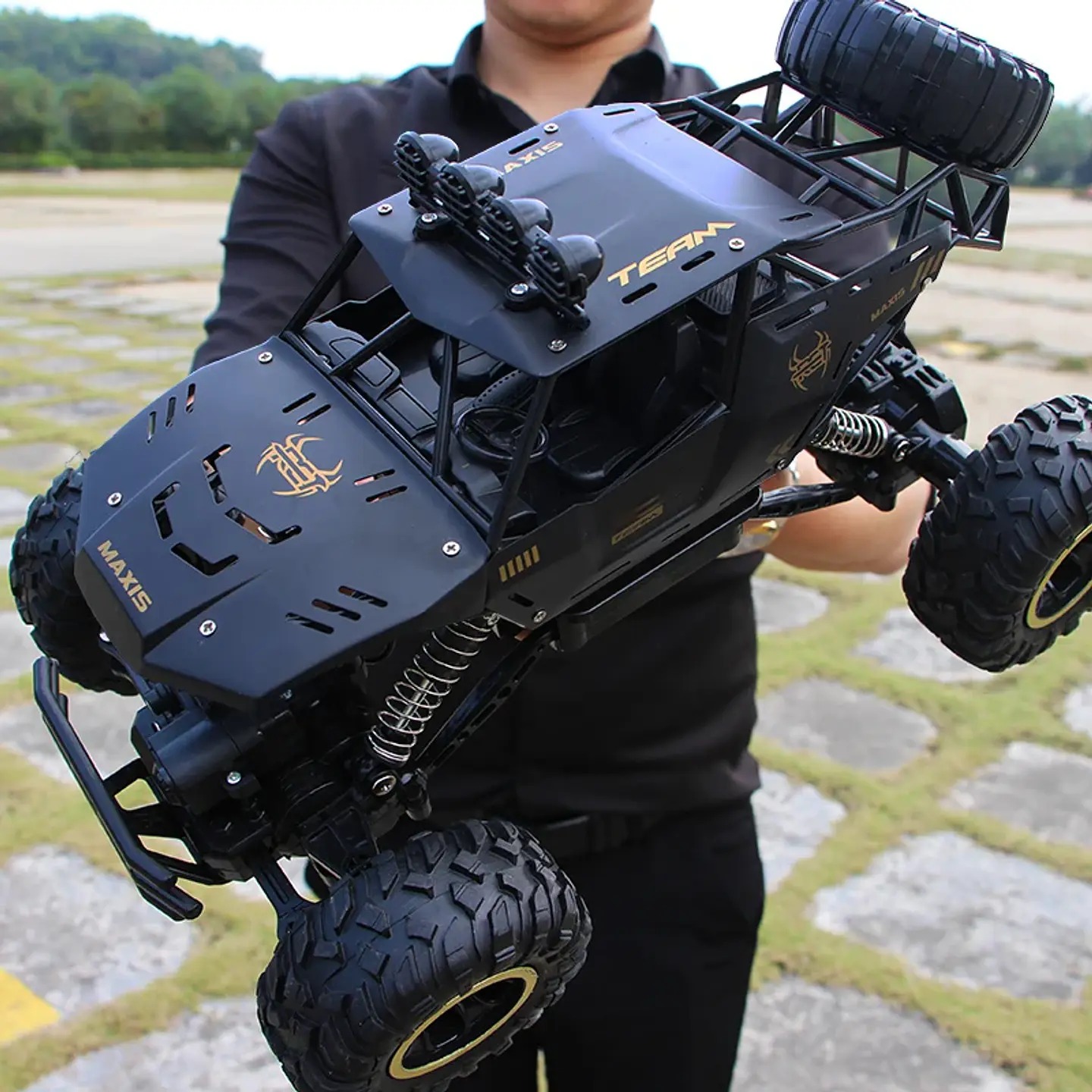 1:12 4WD Off-Road RC Truck – LED Lights 3
