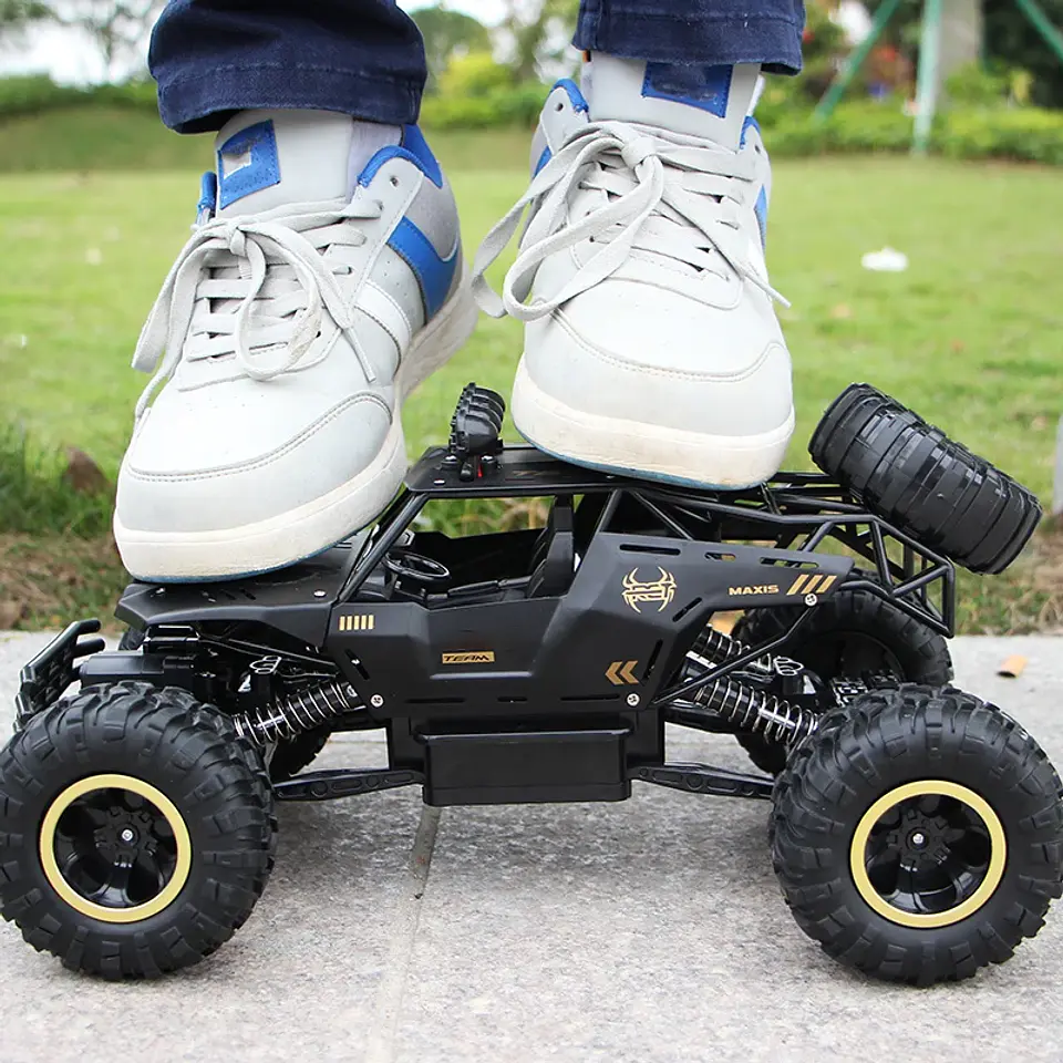 1:12 4WD Off-Road RC Truck – LED Lights 4
