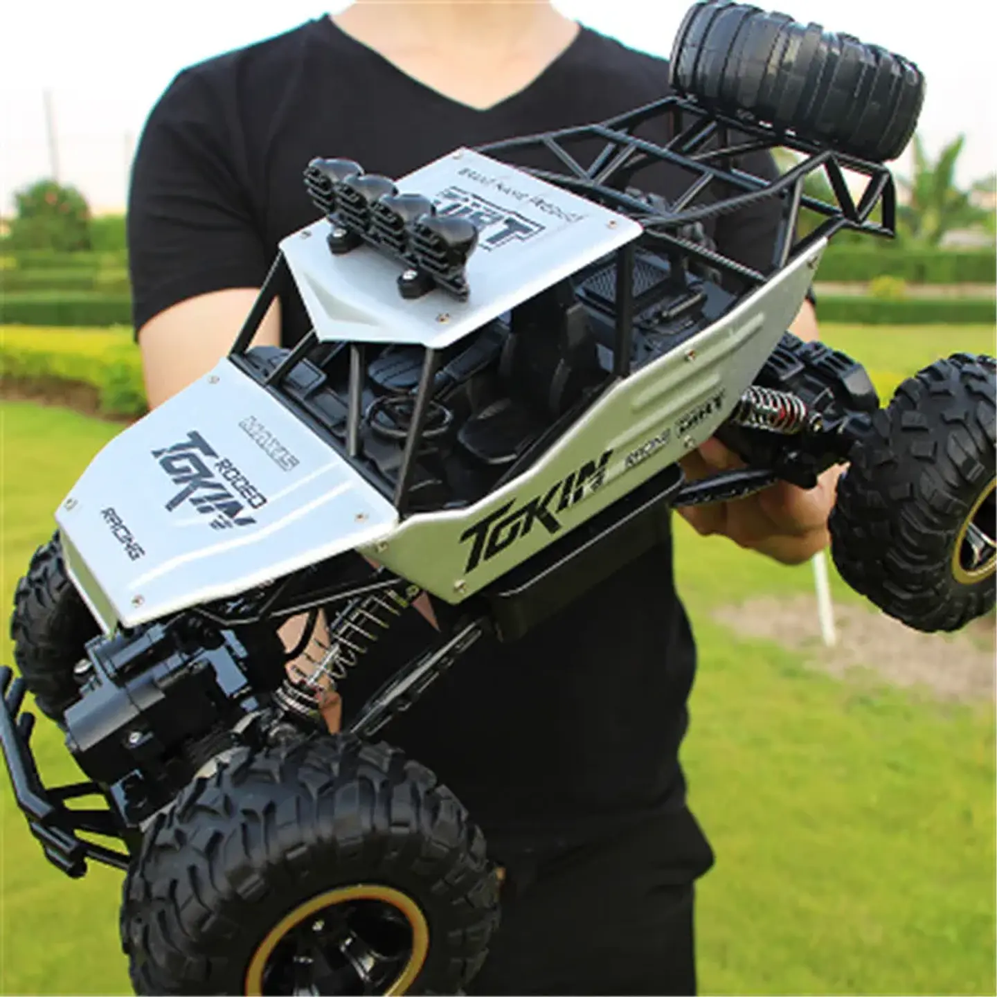 1:12 4WD Off-Road RC Truck – LED Lights 9