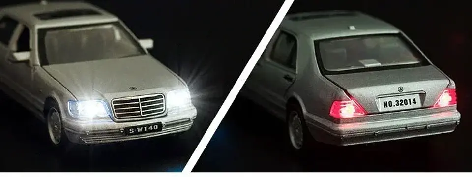 1:32 Diecast Classic Luxury Sedan Model 8