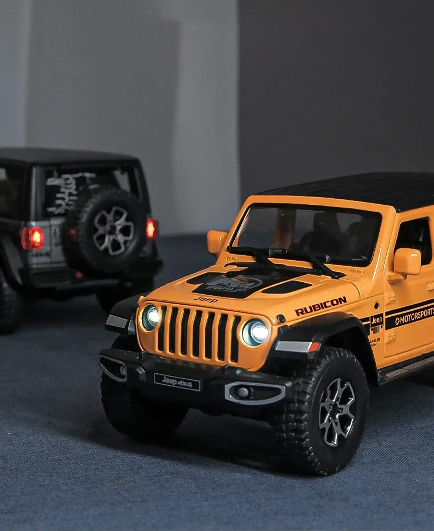 1:22 Diecast Off-Road SUV Model 11