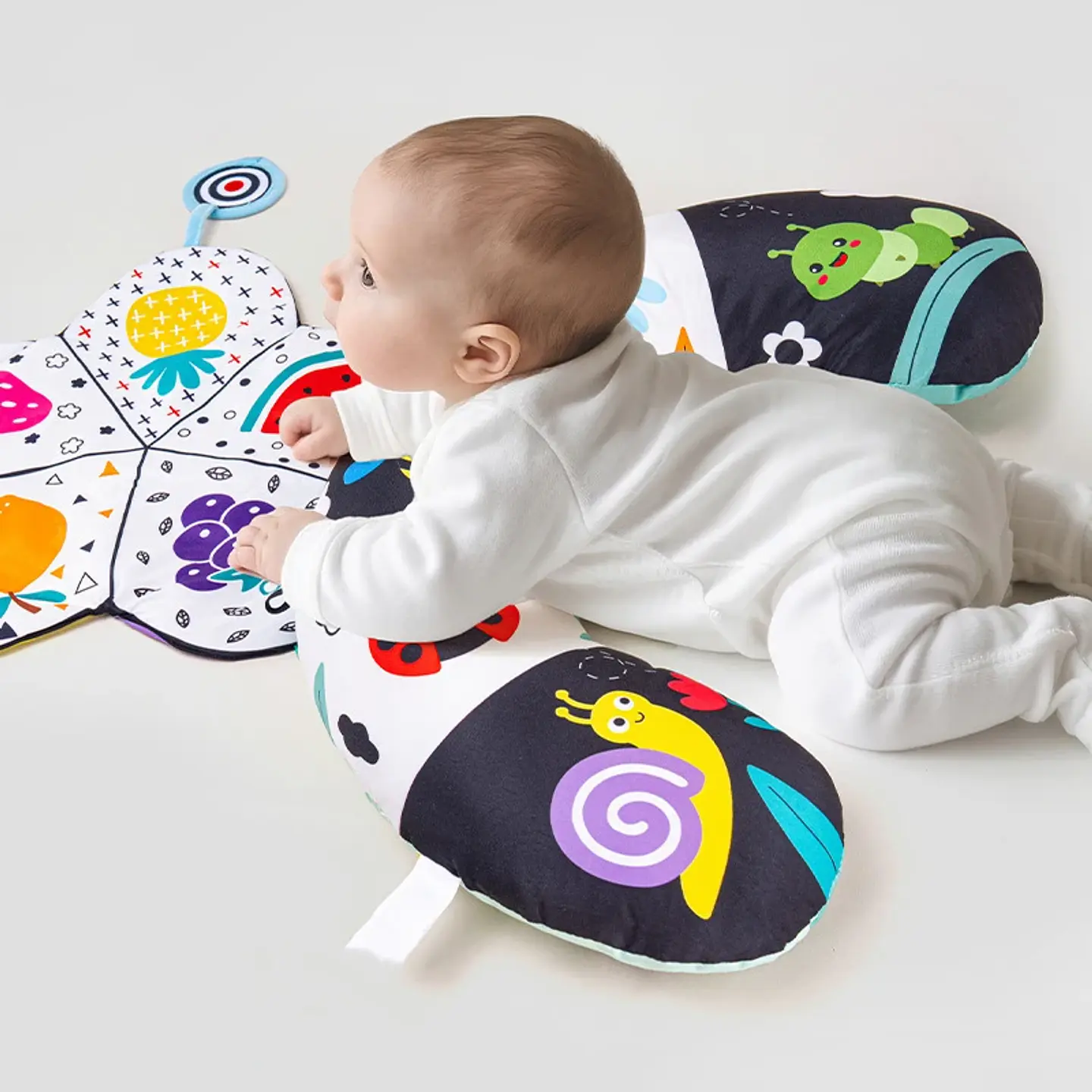 Tummy Time Pillow – High Contrast Black & White 6
