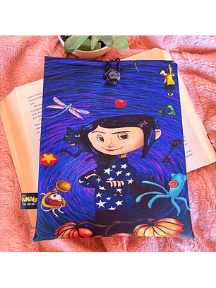 Funda Para Libro (Con Boton) - Coraline