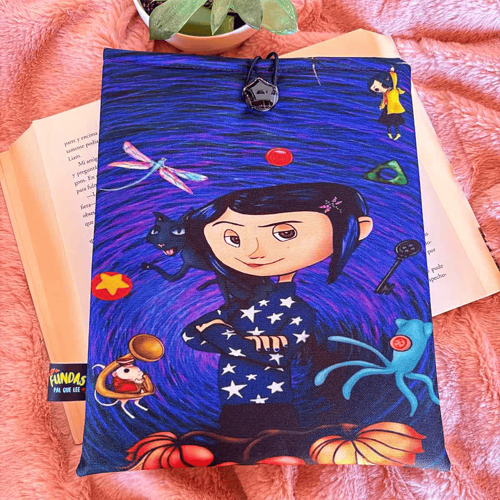 Funda Para Libro (Con Boton) - Coraline 1