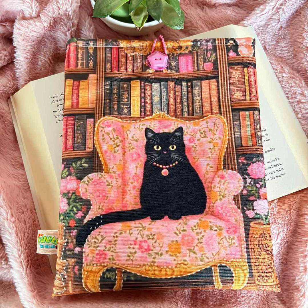 Funda Para Libro (Con Boton) - Gatito Negro Realeza 1